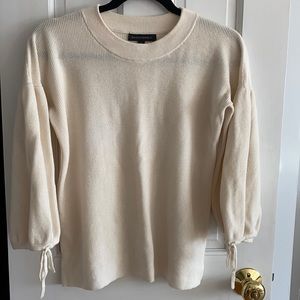 Banana Republic Sweater Puff sleeves with ties around wrist size Small